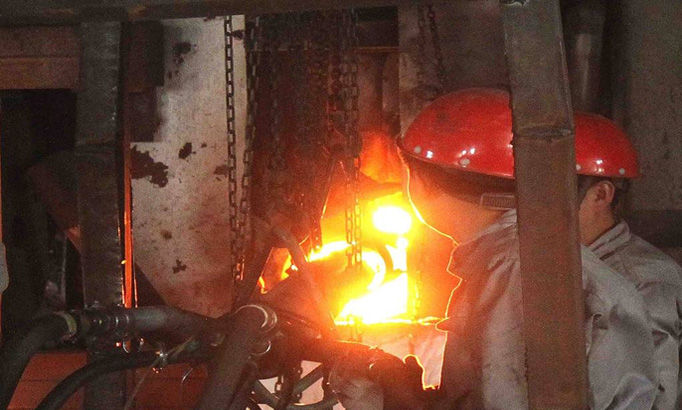 应用于玻璃窑大喧、加料口等部位的热修现场